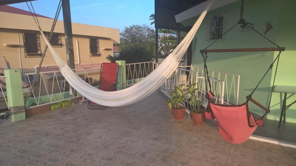 The Red Hut Inn Ciudad de Belice Exterior foto