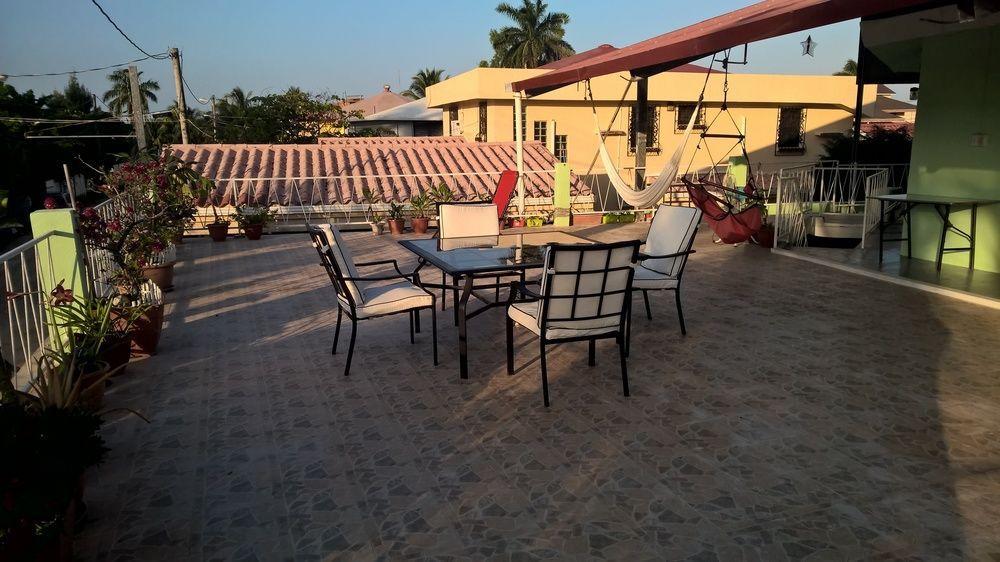The Red Hut Inn Ciudad de Belice Exterior foto