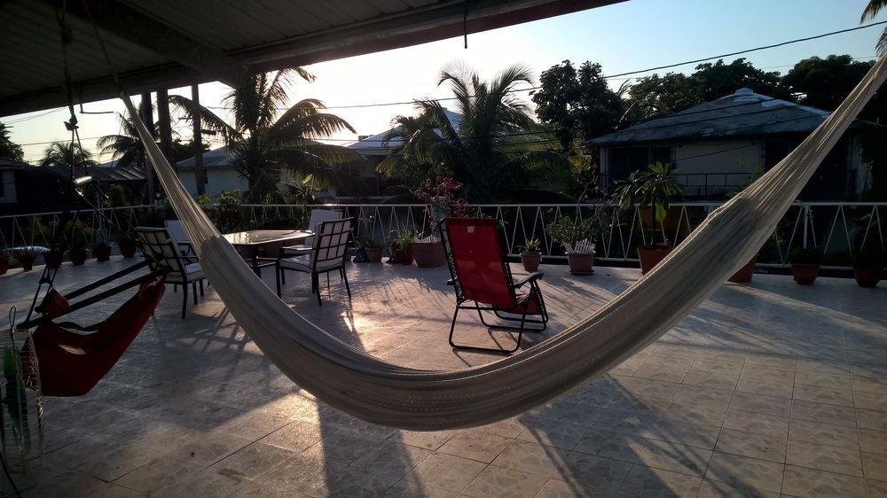 The Red Hut Inn Ciudad de Belice Exterior foto