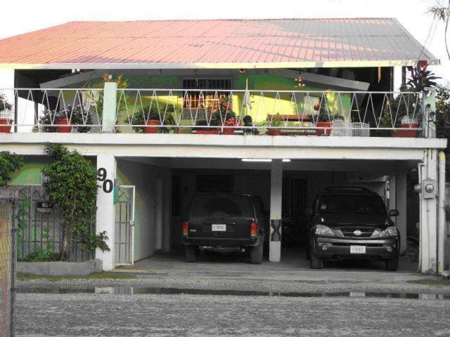 The Red Hut Inn Ciudad de Belice Exterior foto