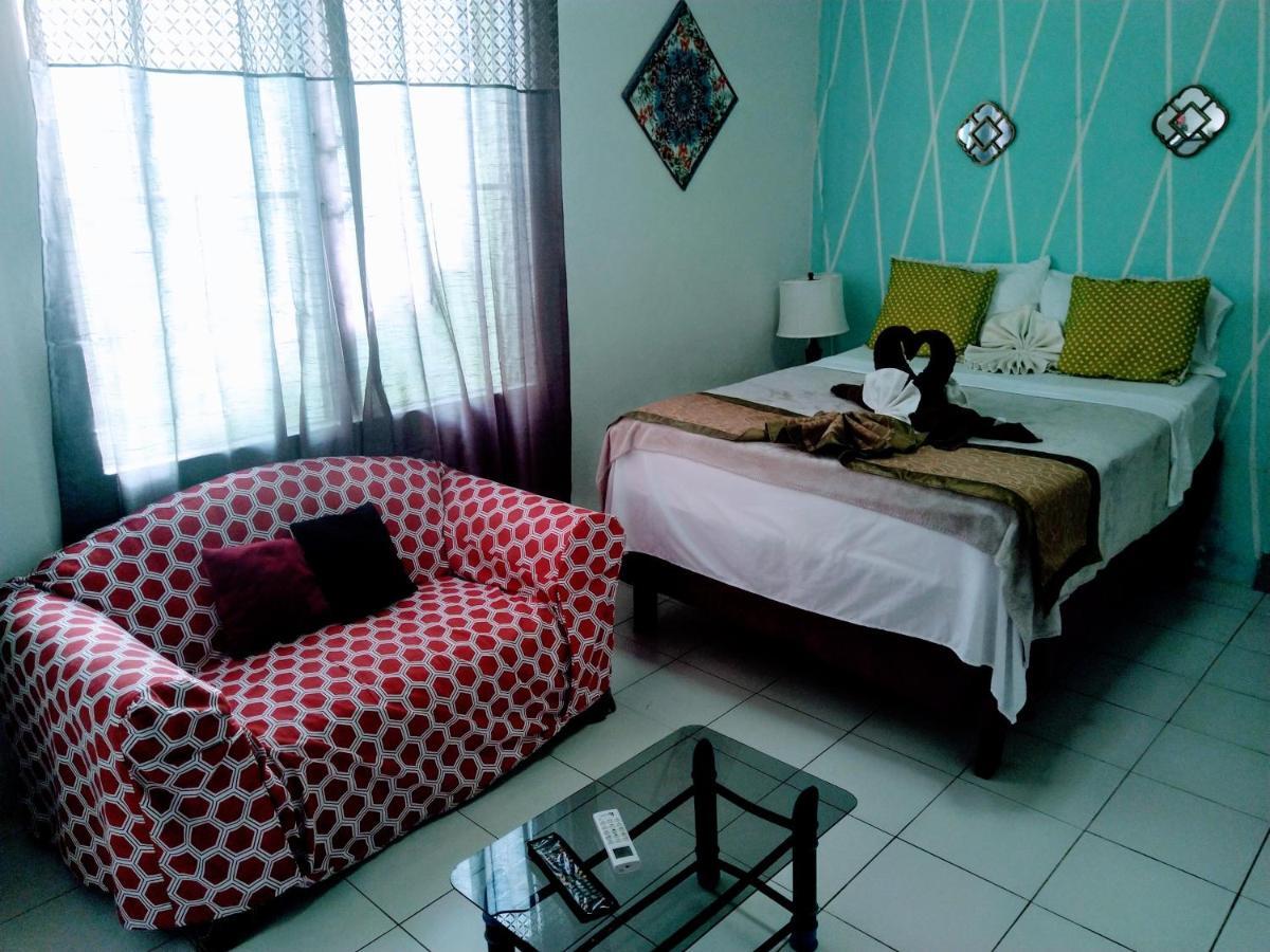 The Red Hut Inn Ciudad de Belice Exterior foto